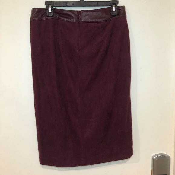 Chico’s Burgundy Front Pocket Velvet Pencil Skirt Size Small (0) - Picture 3 of 7